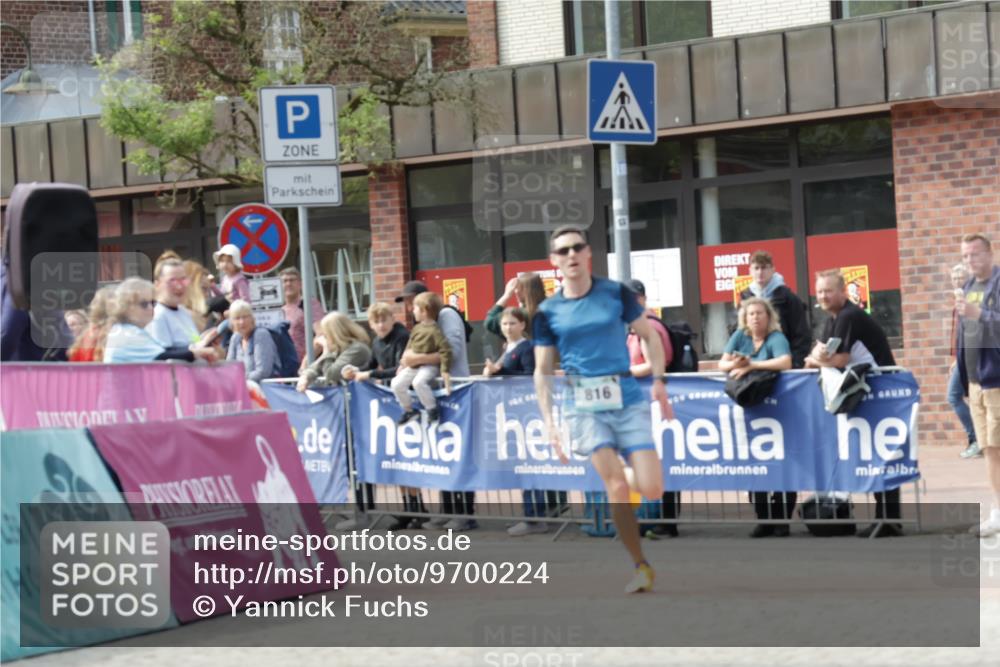 10.05.2026 - 8. Wedeler Halbmarathon Yannick Fuchs http://msf.ph/oto/9700224 10.05.2026 11:20:56 Ziel 816 meine-sportfotos.de