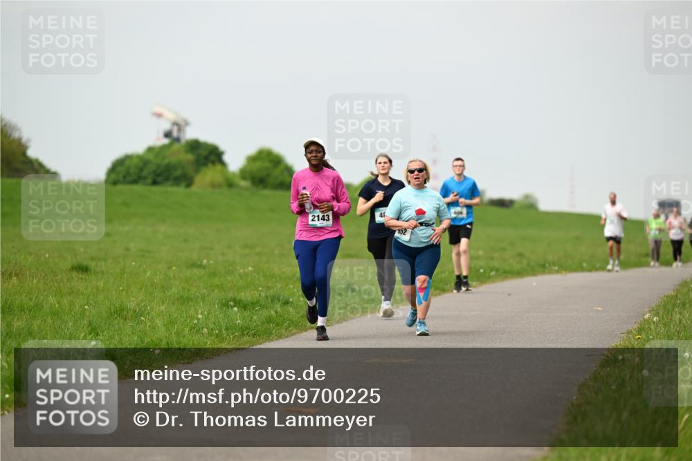10.05.2026 - 8. Wedeler Halbmarathon Dr. Thomas Lammeyer http://msf.ph/oto/9700225 10.05.2026 11:39:15 Laufen 2143 meine-sportfotos.de