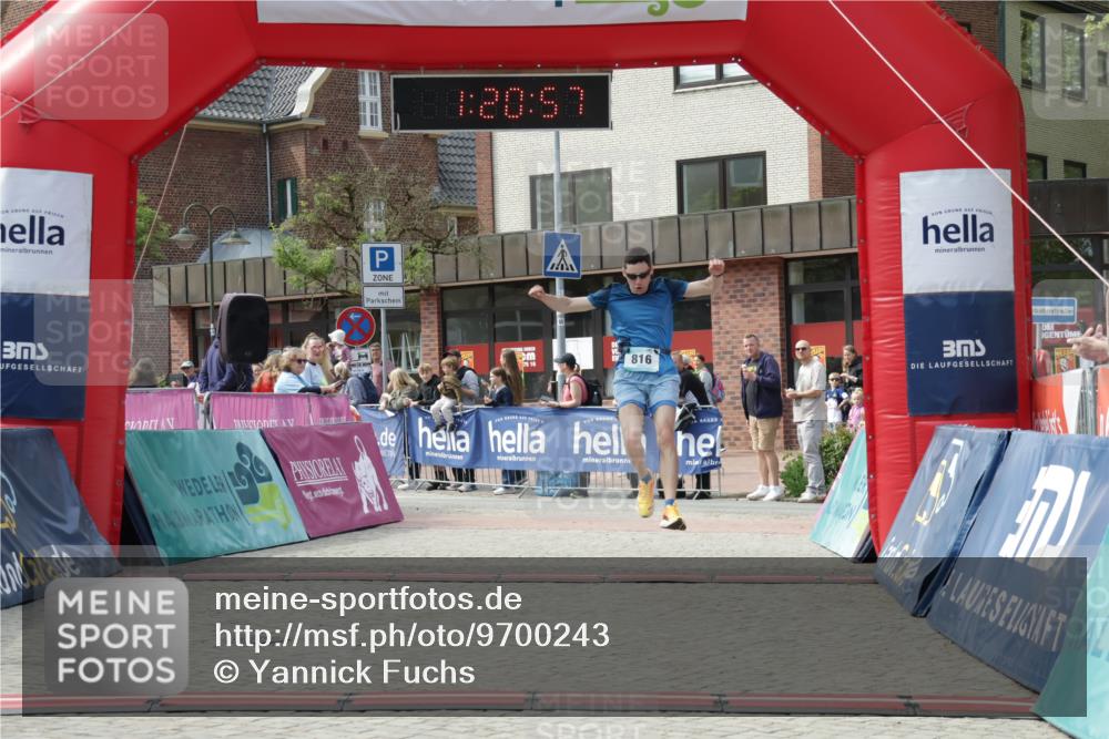 10.05.2026 - 8. Wedeler Halbmarathon Yannick Fuchs http://msf.ph/oto/9700243 10.05.2026 11:20:57 Ziel 816 meine-sportfotos.de