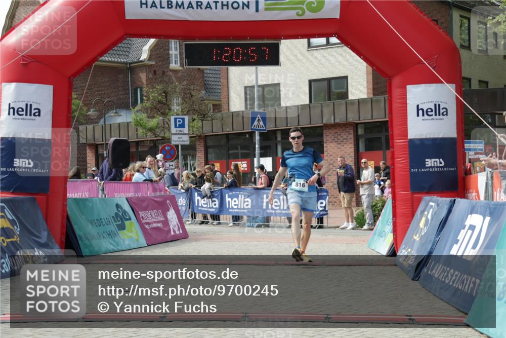 10.05.2026 - 8. Wedeler Halbmarathon Yannick Fuchs http://msf.ph/oto/9700245 10.05.2026 11:20:57 Ziel 816 meine-sportfotos.de