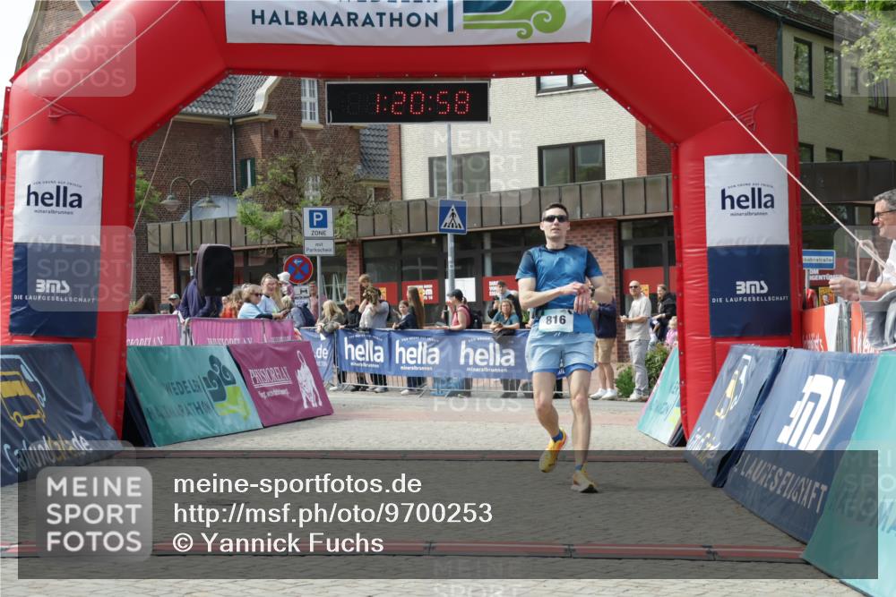 10.05.2026 - 8. Wedeler Halbmarathon Yannick Fuchs http://msf.ph/oto/9700253 10.05.2026 11:20:57 Ziel 816 meine-sportfotos.de