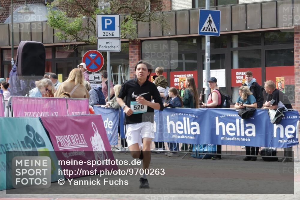 10.05.2026 - 8. Wedeler Halbmarathon Yannick Fuchs http://msf.ph/oto/9700263 10.05.2026 11:21:15 Ziel 520 meine-sportfotos.de