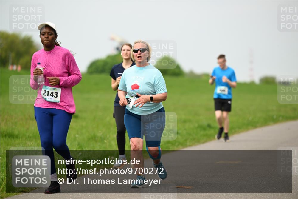 10.05.2026 - 8. Wedeler Halbmarathon Dr. Thomas Lammeyer http://msf.ph/oto/9700272 10.05.2026 11:39:20 Laufen 2143 meine-sportfotos.de