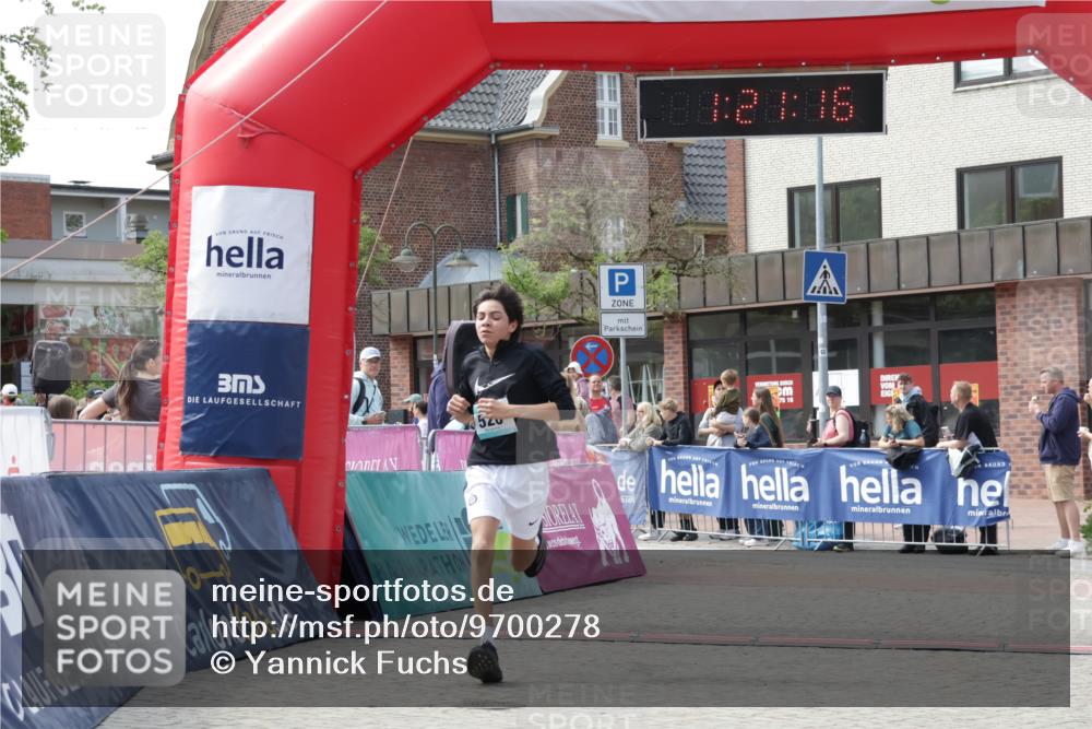 10.05.2026 - 8. Wedeler Halbmarathon Yannick Fuchs http://msf.ph/oto/9700278 10.05.2026 11:21:16 Ziel 520 meine-sportfotos.de