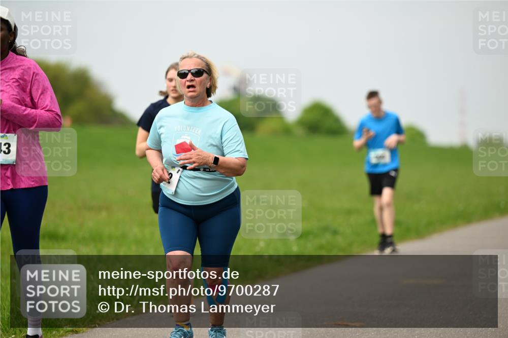 10.05.2026 - 8. Wedeler Halbmarathon Dr. Thomas Lammeyer http://msf.ph/oto/9700287 10.05.2026 11:39:21 Laufen  meine-sportfotos.de