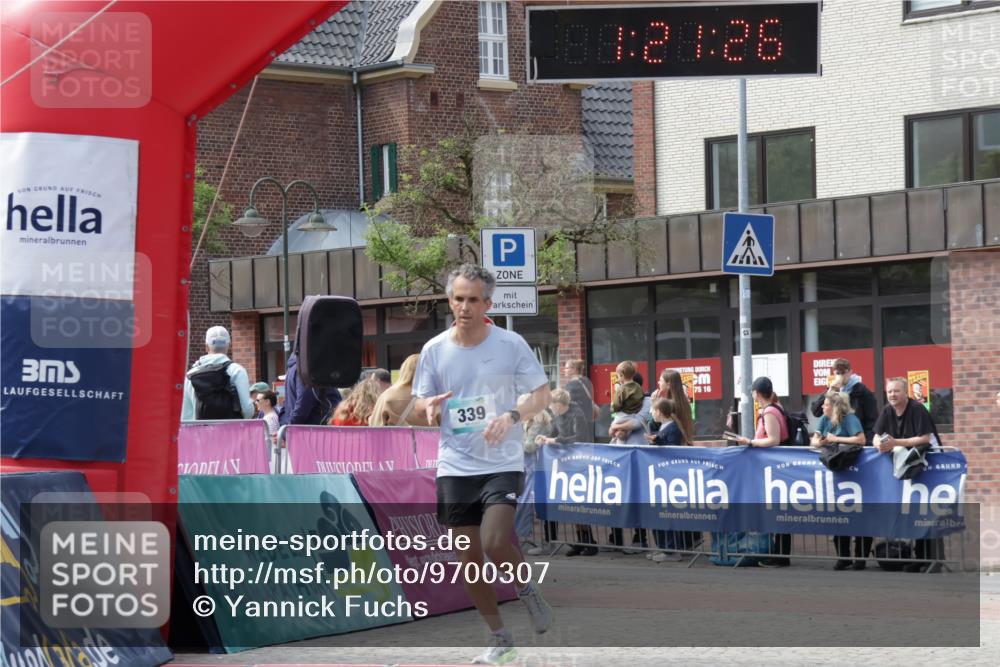 10.05.2026 - 8. Wedeler Halbmarathon Yannick Fuchs http://msf.ph/oto/9700307 10.05.2026 11:21:26 Ziel 339 meine-sportfotos.de