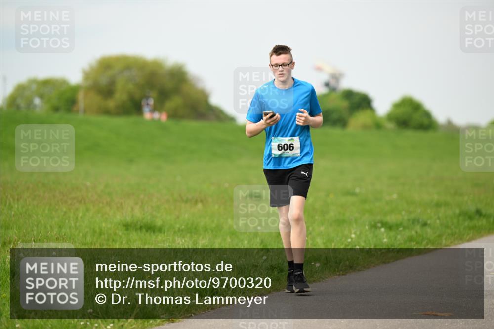 10.05.2026 - 8. Wedeler Halbmarathon Dr. Thomas Lammeyer http://msf.ph/oto/9700320 10.05.2026 11:39:26 Laufen 606 meine-sportfotos.de