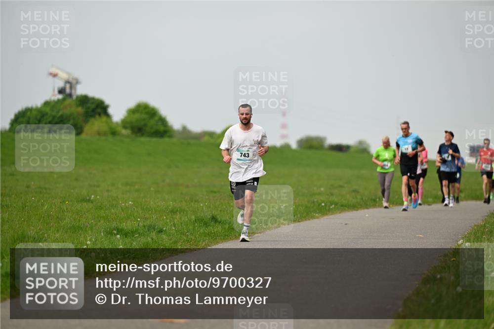 10.05.2026 - 8. Wedeler Halbmarathon Dr. Thomas Lammeyer http://msf.ph/oto/9700327 10.05.2026 11:39:29 Laufen 743 meine-sportfotos.de