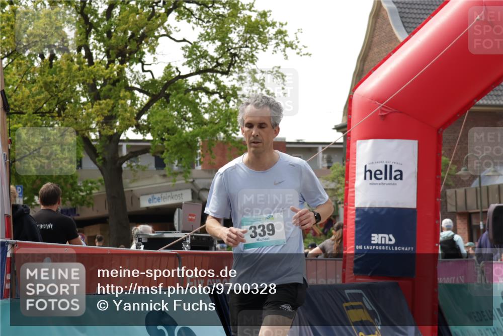 10.05.2026 - 8. Wedeler Halbmarathon Yannick Fuchs http://msf.ph/oto/9700328 10.05.2026 11:21:28 Ziel 339 meine-sportfotos.de