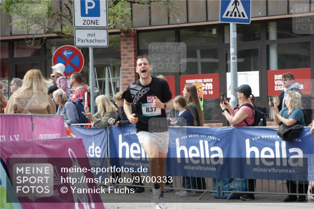 10.05.2026 - 8. Wedeler Halbmarathon Yannick Fuchs http://msf.ph/oto/9700333 10.05.2026 11:21:42 Ziel 837 meine-sportfotos.de