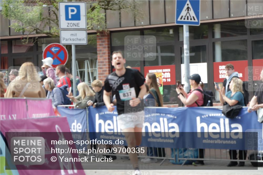10.05.2026 - 8. Wedeler Halbmarathon Yannick Fuchs http://msf.ph/oto/9700335 10.05.2026 11:21:42 Ziel 837 meine-sportfotos.de