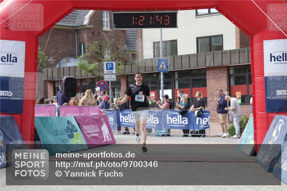10.05.2026 - 8. Wedeler Halbmarathon Yannick Fuchs http://msf.ph/oto/9700346 10.05.2026 11:21:43 Ziel 837, 2236 meine-sportfotos.de