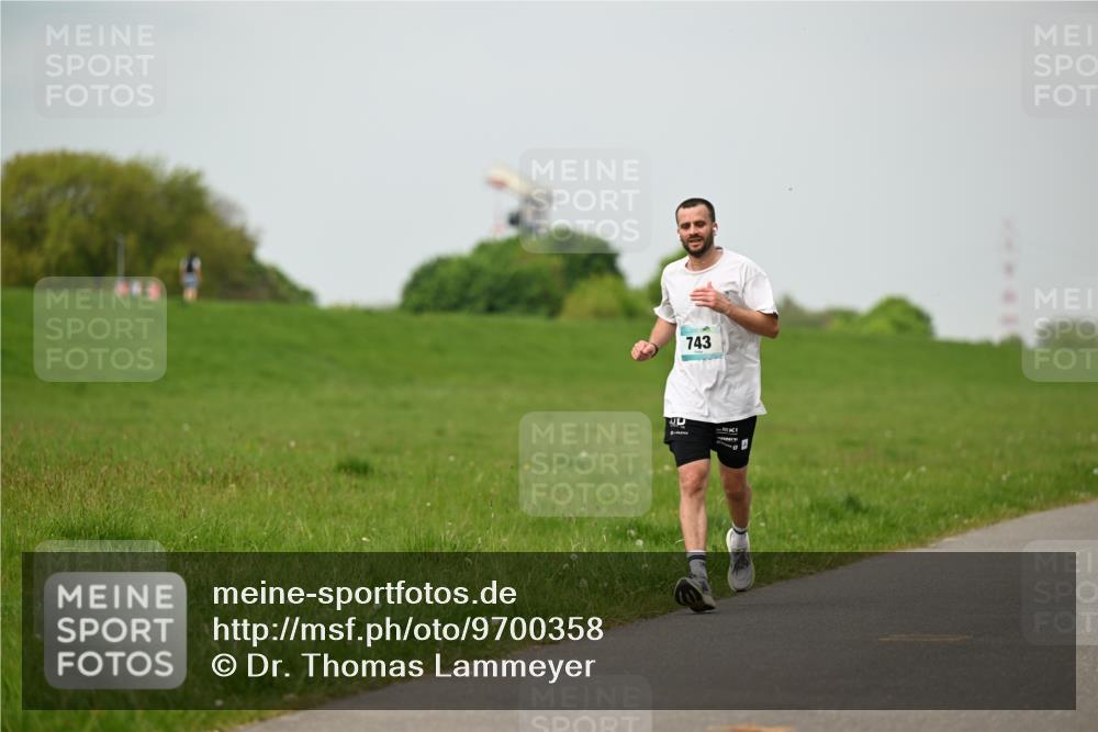 10.05.2026 - 8. Wedeler Halbmarathon Dr. Thomas Lammeyer http://msf.ph/oto/9700358 10.05.2026 11:39:31 Laufen 743 meine-sportfotos.de
