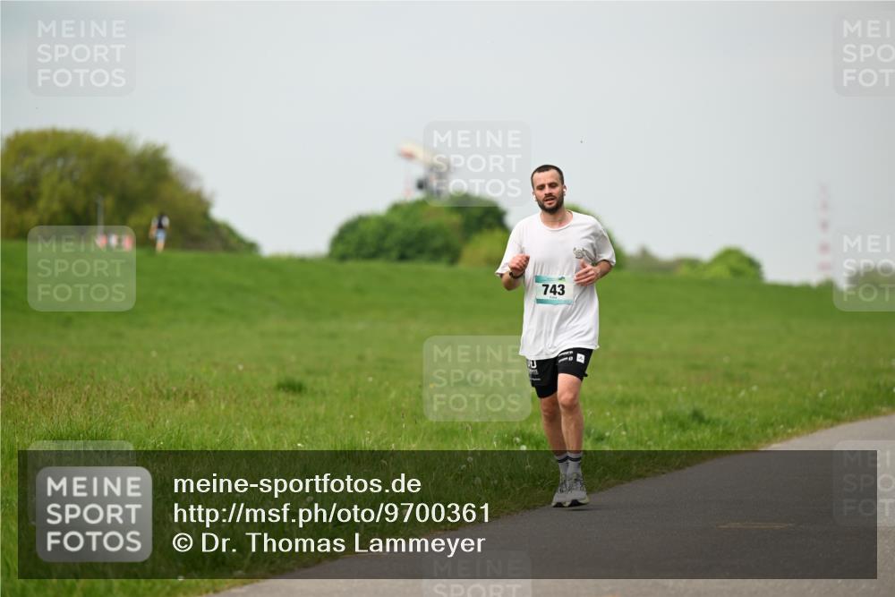 10.05.2026 - 8. Wedeler Halbmarathon Dr. Thomas Lammeyer http://msf.ph/oto/9700361 10.05.2026 11:39:31 Laufen 743 meine-sportfotos.de