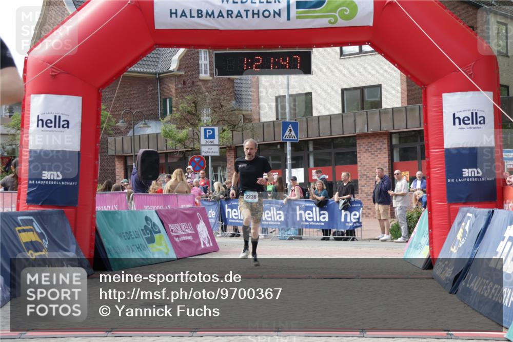 10.05.2026 - 8. Wedeler Halbmarathon Yannick Fuchs http://msf.ph/oto/9700367 10.05.2026 11:21:47 Ziel 828, 837, 2236 meine-sportfotos.de
