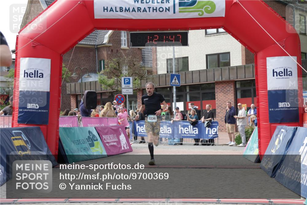 10.05.2026 - 8. Wedeler Halbmarathon Yannick Fuchs http://msf.ph/oto/9700369 10.05.2026 11:21:47 Ziel 828, 837, 2236 meine-sportfotos.de