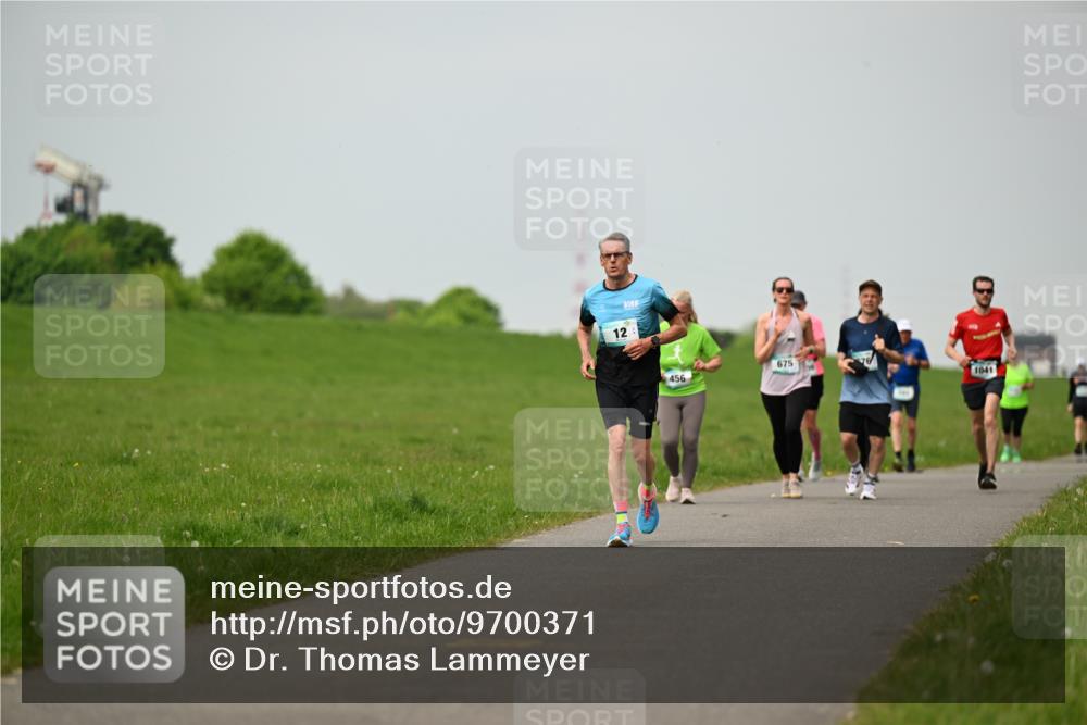 10.05.2026 - 8. Wedeler Halbmarathon Dr. Thomas Lammeyer http://msf.ph/oto/9700371 10.05.2026 11:39:34 Laufen 456, 675, 1041 meine-sportfotos.de