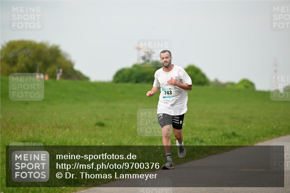 10.05.2026 - 8. Wedeler Halbmarathon Dr. Thomas Lammeyer http://msf.ph/oto/9700376 10.05.2026 11:39:32 Laufen 743 meine-sportfotos.de