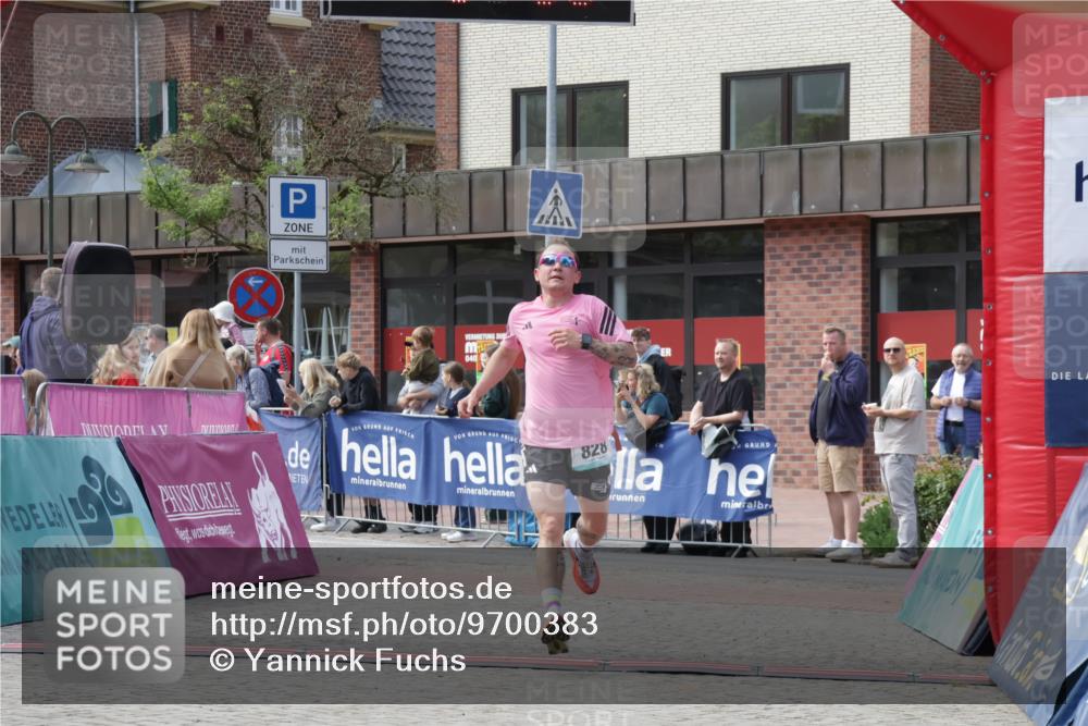 10.05.2026 - 8. Wedeler Halbmarathon Yannick Fuchs http://msf.ph/oto/9700383 10.05.2026 11:21:50 Ziel 828, 2236 meine-sportfotos.de