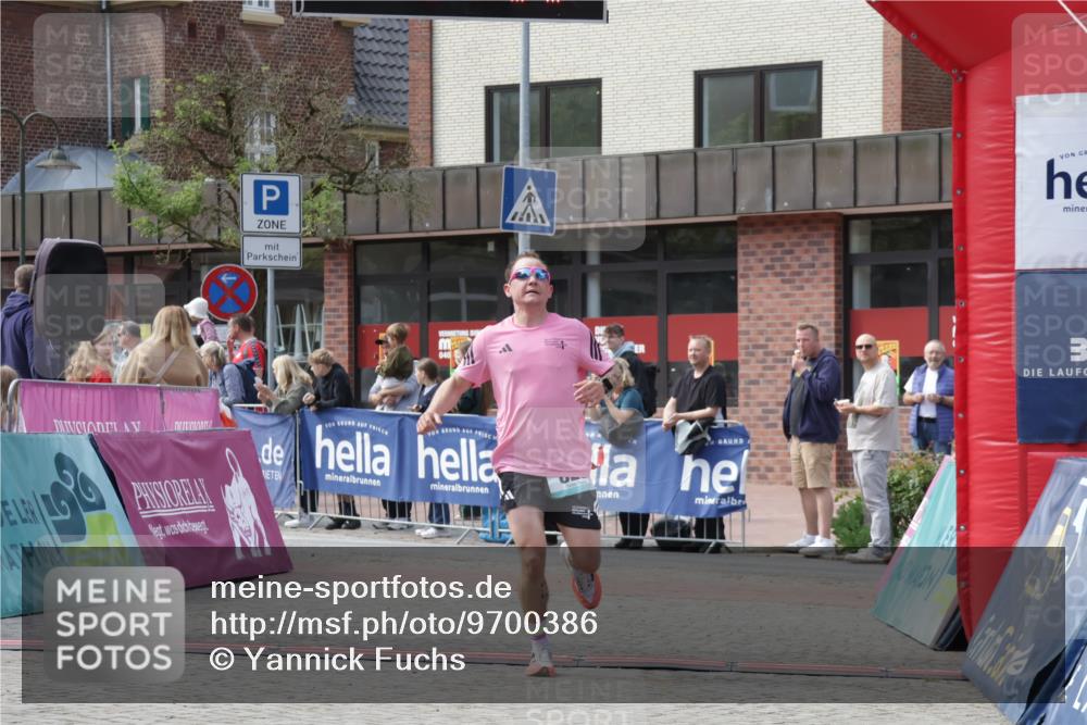 10.05.2026 - 8. Wedeler Halbmarathon Yannick Fuchs http://msf.ph/oto/9700386 10.05.2026 11:21:50 Ziel 828, 2236 meine-sportfotos.de