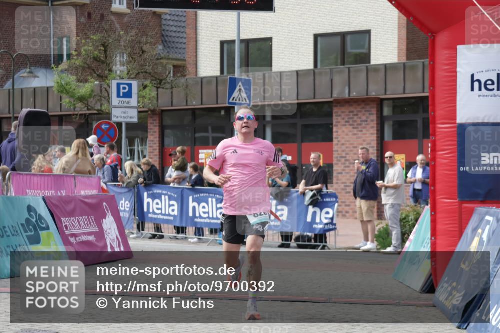 10.05.2026 - 8. Wedeler Halbmarathon Yannick Fuchs http://msf.ph/oto/9700392 10.05.2026 11:21:50 Ziel 828, 2236 meine-sportfotos.de