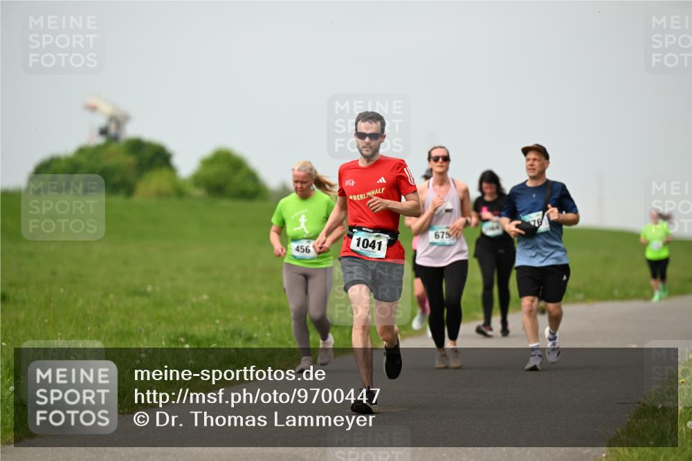 10.05.2026 - 8. Wedeler Halbmarathon Dr. Thomas Lammeyer http://msf.ph/oto/9700447 10.05.2026 11:39:42 Laufen 456, 1041, 675 meine-sportfotos.de