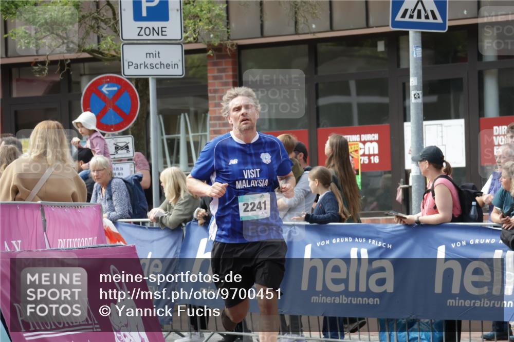 10.05.2026 - 8. Wedeler Halbmarathon Yannick Fuchs http://msf.ph/oto/9700451 10.05.2026 11:22:10 Ziel 2241 meine-sportfotos.de