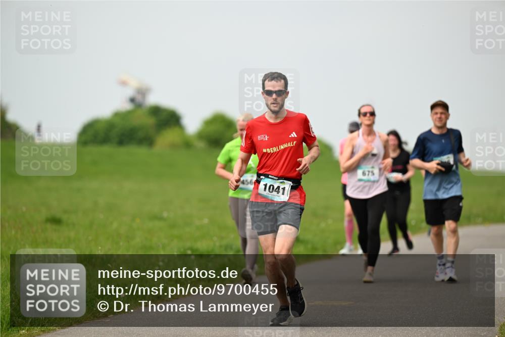 10.05.2026 - 8. Wedeler Halbmarathon Dr. Thomas Lammeyer http://msf.ph/oto/9700455 10.05.2026 11:39:43 Laufen 1041, 675 meine-sportfotos.de