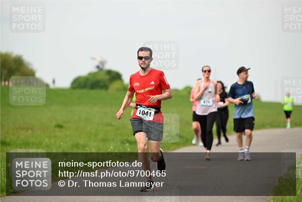 10.05.2026 - 8. Wedeler Halbmarathon Dr. Thomas Lammeyer http://msf.ph/oto/9700465 10.05.2026 11:39:43 Laufen 1041 meine-sportfotos.de