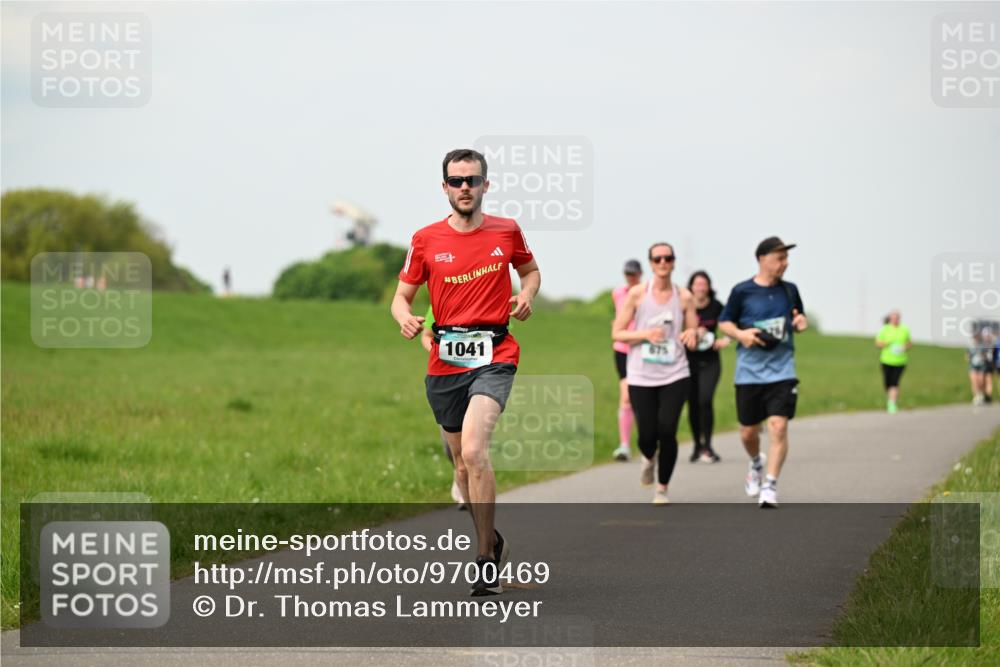 10.05.2026 - 8. Wedeler Halbmarathon Dr. Thomas Lammeyer http://msf.ph/oto/9700469 10.05.2026 11:39:44 Laufen 1041 meine-sportfotos.de
