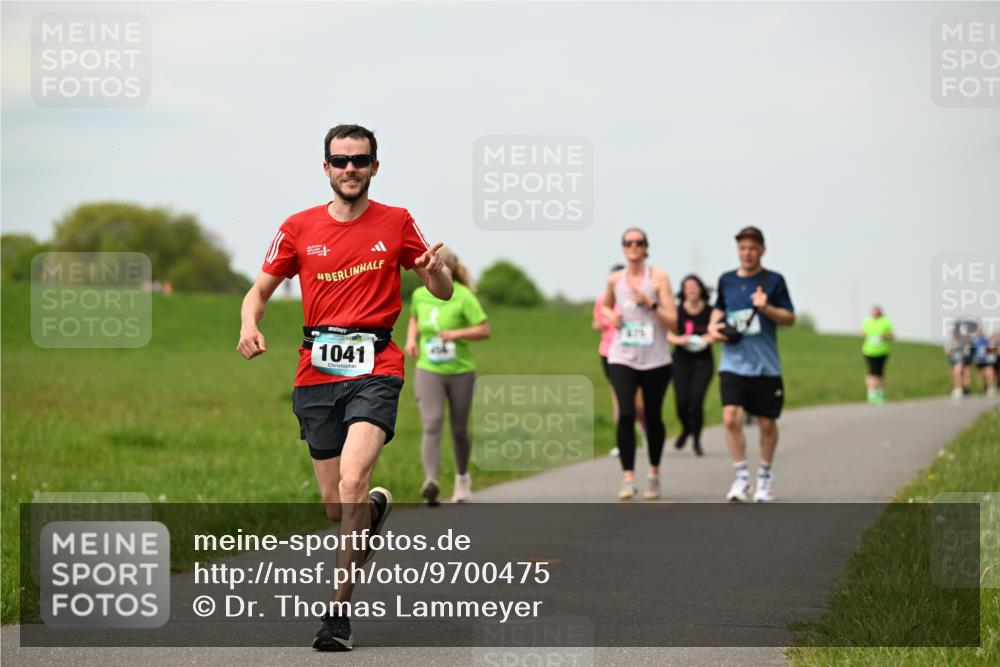 10.05.2026 - 8. Wedeler Halbmarathon Dr. Thomas Lammeyer http://msf.ph/oto/9700475 10.05.2026 11:39:45 Laufen 1041 meine-sportfotos.de
