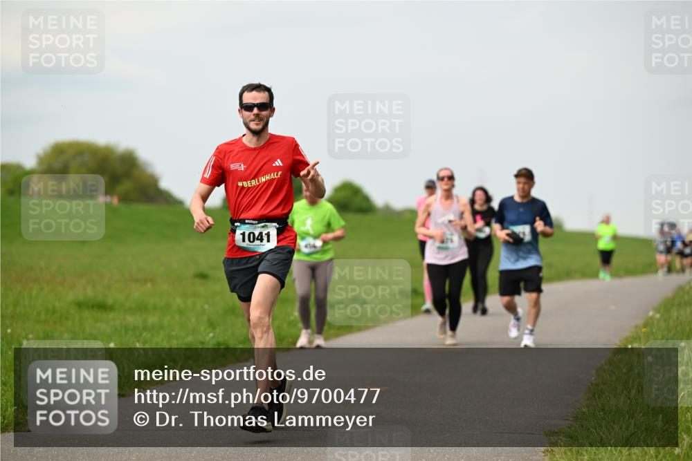 10.05.2026 - 8. Wedeler Halbmarathon Dr. Thomas Lammeyer http://msf.ph/oto/9700477 10.05.2026 11:39:44 Laufen 1041 meine-sportfotos.de