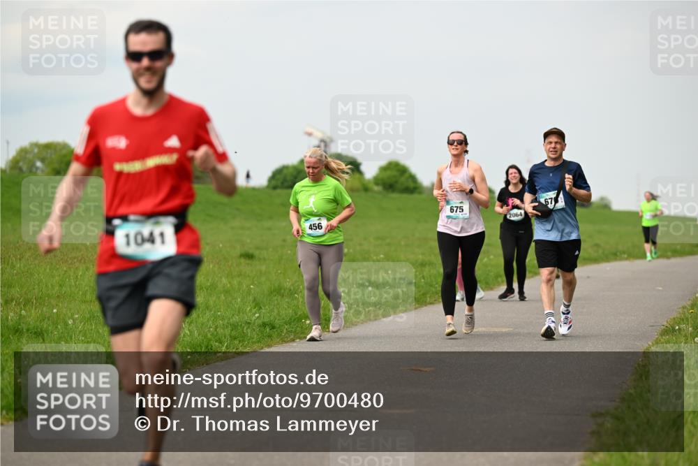 10.05.2026 - 8. Wedeler Halbmarathon Dr. Thomas Lammeyer http://msf.ph/oto/9700480 10.05.2026 11:39:45 Laufen 1041, 456, 675, 2064 meine-sportfotos.de