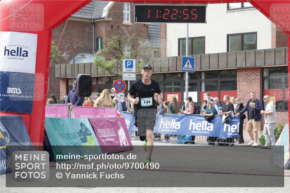 10.05.2026 - 8. Wedeler Halbmarathon Yannick Fuchs http://msf.ph/oto/9700490 10.05.2026 11:22:20 Ziel 144 meine-sportfotos.de