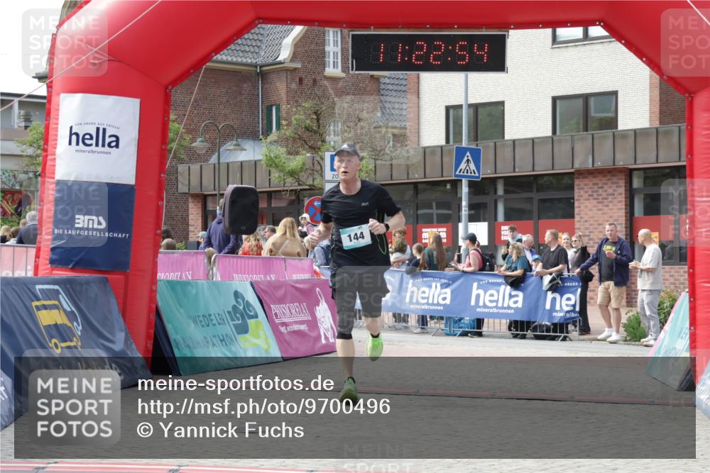 10.05.2026 - 8. Wedeler Halbmarathon Yannick Fuchs http://msf.ph/oto/9700496 10.05.2026 11:22:20 Ziel 144 meine-sportfotos.de