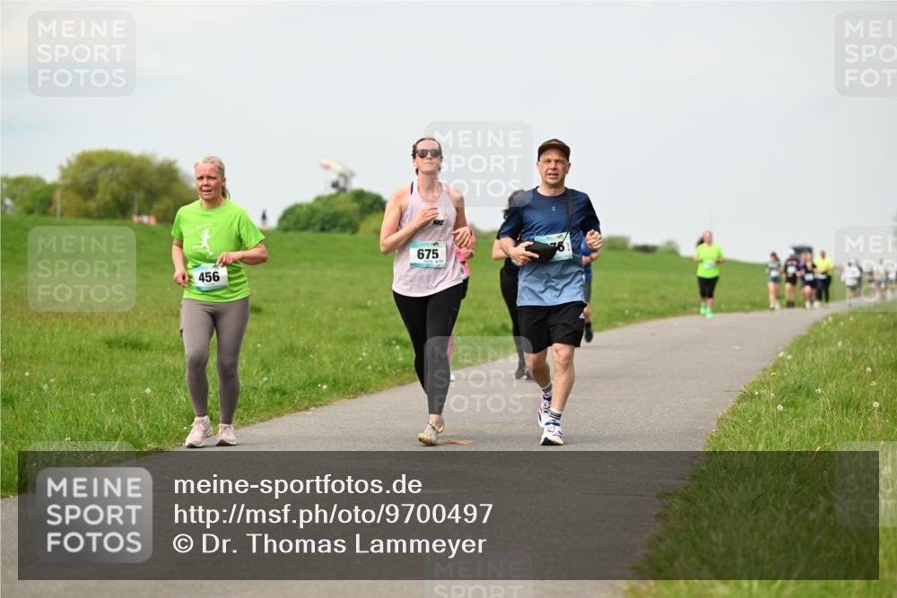 10.05.2026 - 8. Wedeler Halbmarathon Dr. Thomas Lammeyer http://msf.ph/oto/9700497 10.05.2026 11:39:47 Laufen 675, 456 meine-sportfotos.de