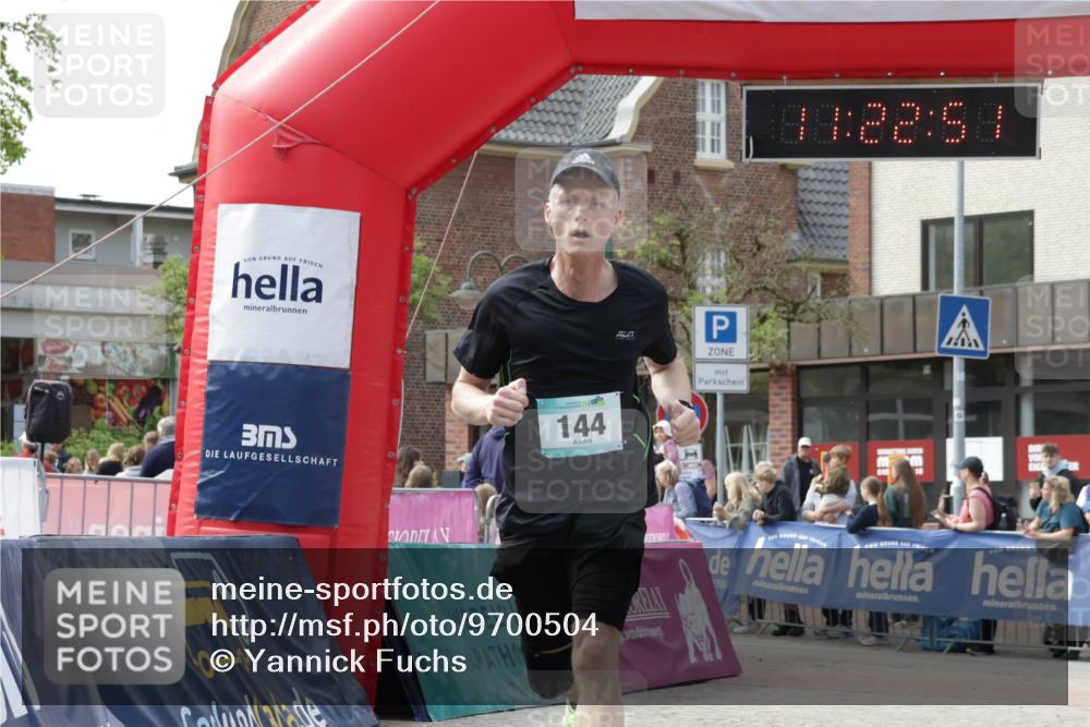 10.05.2026 - 8. Wedeler Halbmarathon Yannick Fuchs http://msf.ph/oto/9700504 10.05.2026 11:22:21 Ziel 144 meine-sportfotos.de