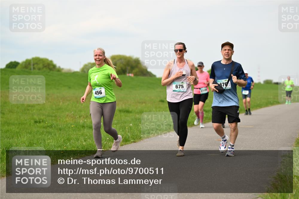 10.05.2026 - 8. Wedeler Halbmarathon Dr. Thomas Lammeyer http://msf.ph/oto/9700511 10.05.2026 11:39:49 Laufen 456, 675, 135, 2109, 676 meine-sportfotos.de
