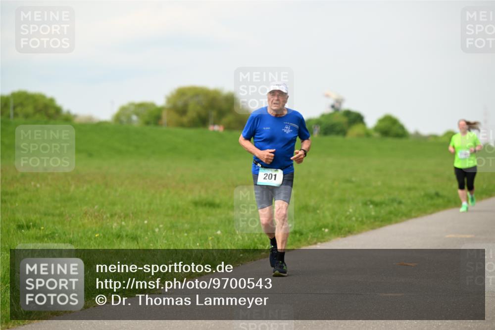 10.05.2026 - 8. Wedeler Halbmarathon Dr. Thomas Lammeyer http://msf.ph/oto/9700543 10.05.2026 11:39:56 Laufen 201 meine-sportfotos.de
