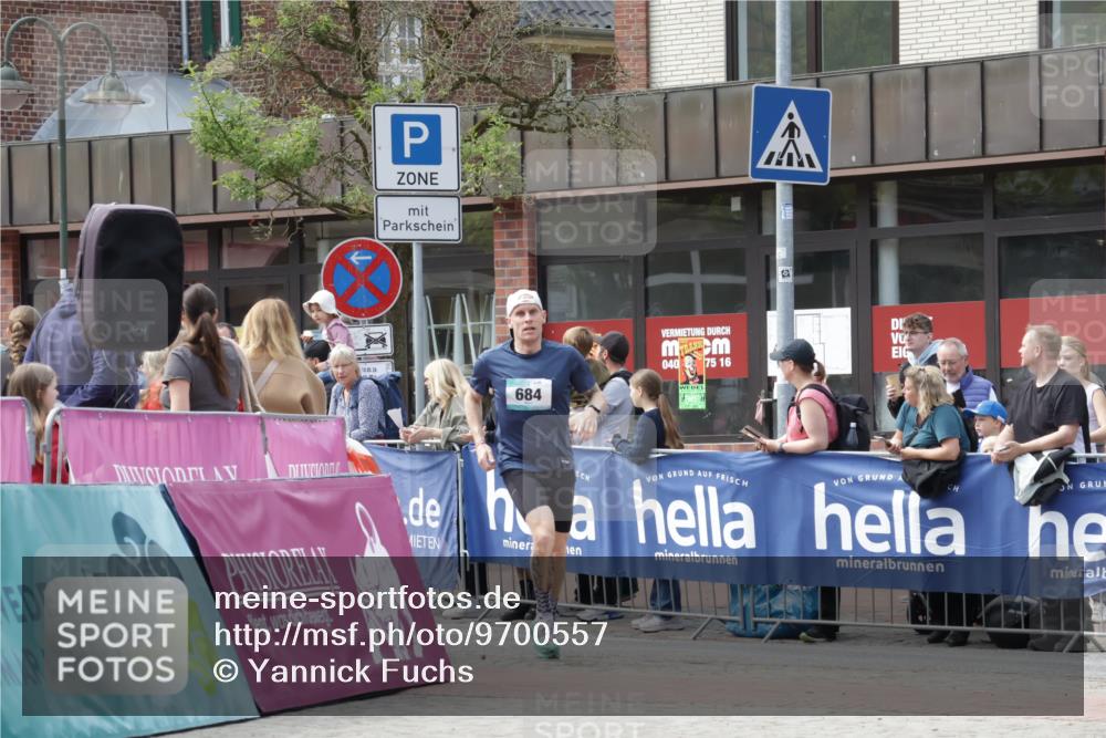 10.05.2026 - 8. Wedeler Halbmarathon Yannick Fuchs http://msf.ph/oto/9700557 10.05.2026 11:22:41 Ziel 551, 552, 684, 2080 meine-sportfotos.de