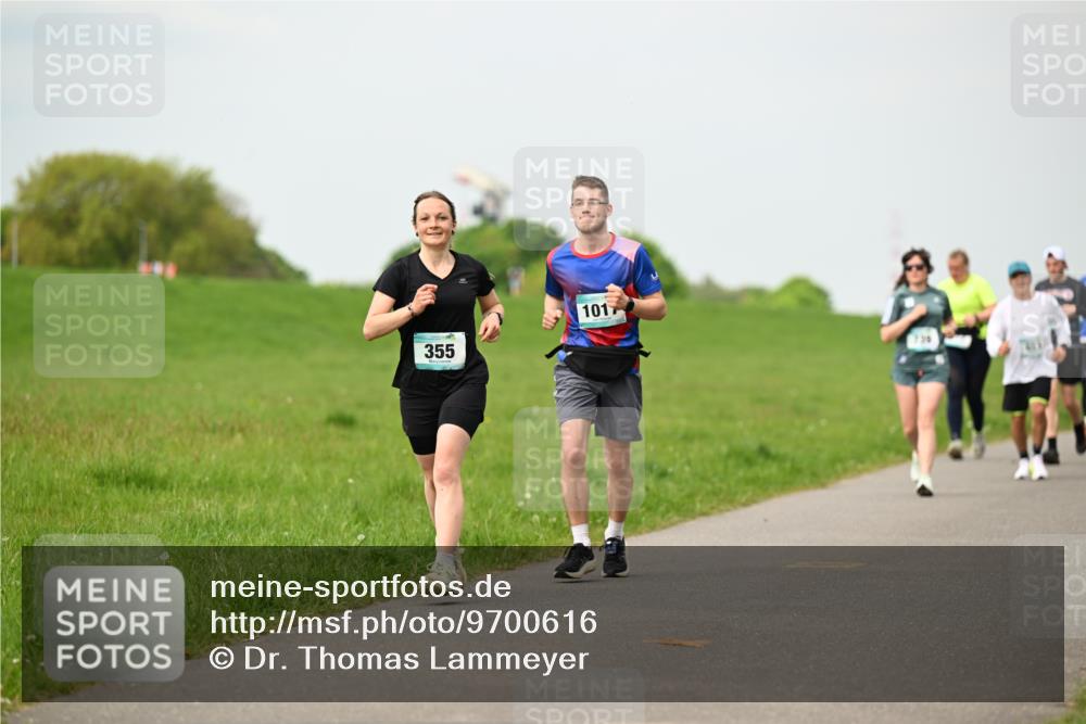10.05.2026 - 8. Wedeler Halbmarathon Dr. Thomas Lammeyer http://msf.ph/oto/9700616 10.05.2026 11:40:09 Laufen 355, 101 meine-sportfotos.de