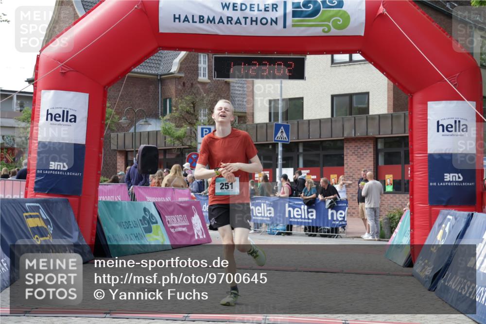 10.05.2026 - 8. Wedeler Halbmarathon Yannick Fuchs http://msf.ph/oto/9700645 10.05.2026 11:23:00 Ziel 251, 2217 meine-sportfotos.de