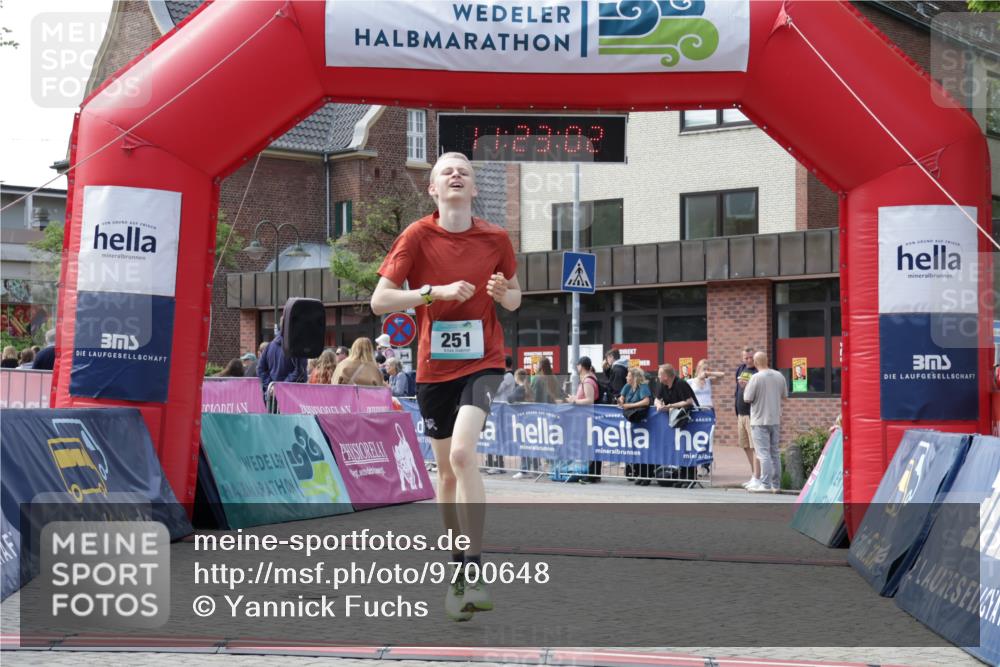 10.05.2026 - 8. Wedeler Halbmarathon Yannick Fuchs http://msf.ph/oto/9700648 10.05.2026 11:23:00 Ziel 251, 2217 meine-sportfotos.de