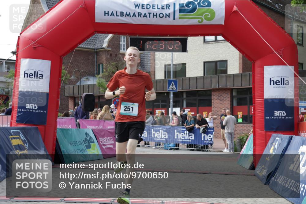 10.05.2026 - 8. Wedeler Halbmarathon Yannick Fuchs http://msf.ph/oto/9700650 10.05.2026 11:23:00 Ziel 251, 2217 meine-sportfotos.de