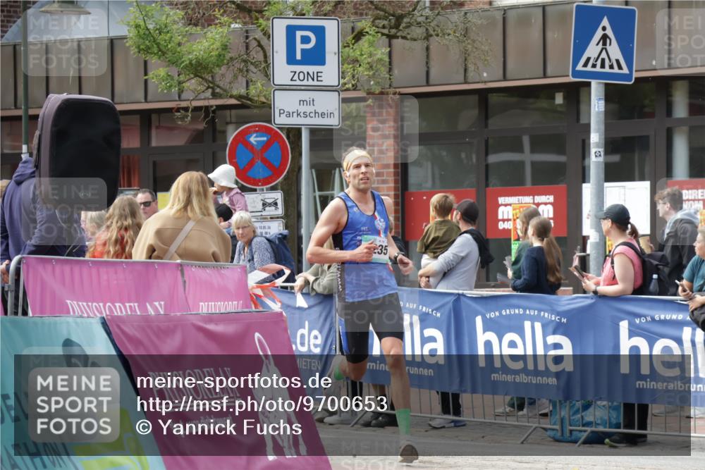 10.05.2026 - 8. Wedeler Halbmarathon Yannick Fuchs http://msf.ph/oto/9700653 10.05.2026 11:23:03 Ziel 251, 2235 meine-sportfotos.de