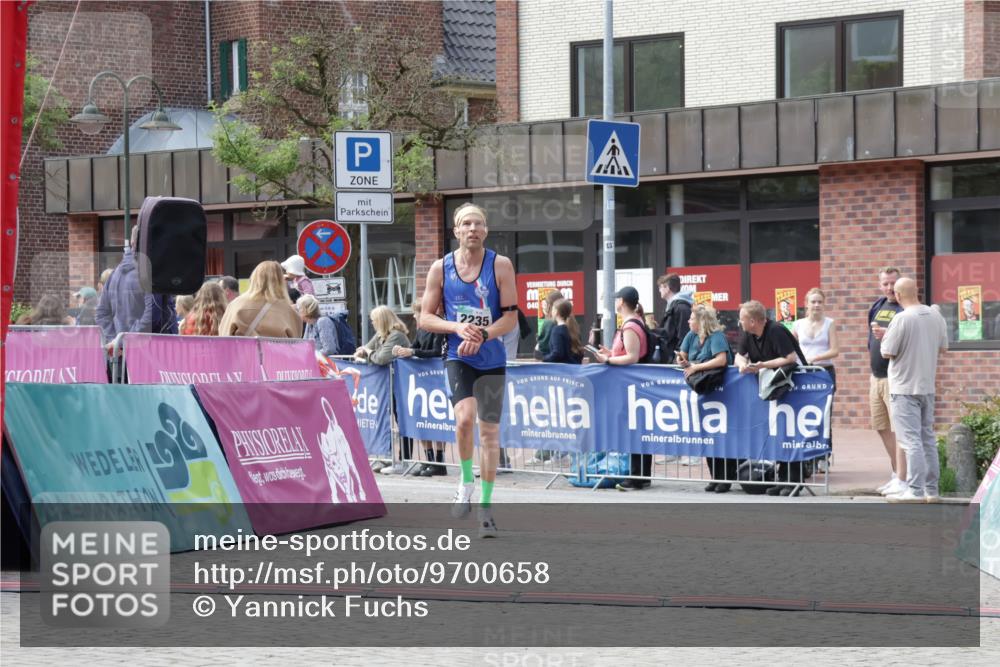 10.05.2026 - 8. Wedeler Halbmarathon Yannick Fuchs http://msf.ph/oto/9700658 10.05.2026 11:23:04 Ziel 251, 2235 meine-sportfotos.de
