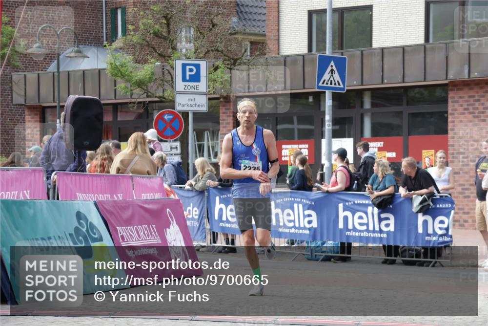 10.05.2026 - 8. Wedeler Halbmarathon Yannick Fuchs http://msf.ph/oto/9700665 10.05.2026 11:23:04 Ziel 251, 2235 meine-sportfotos.de