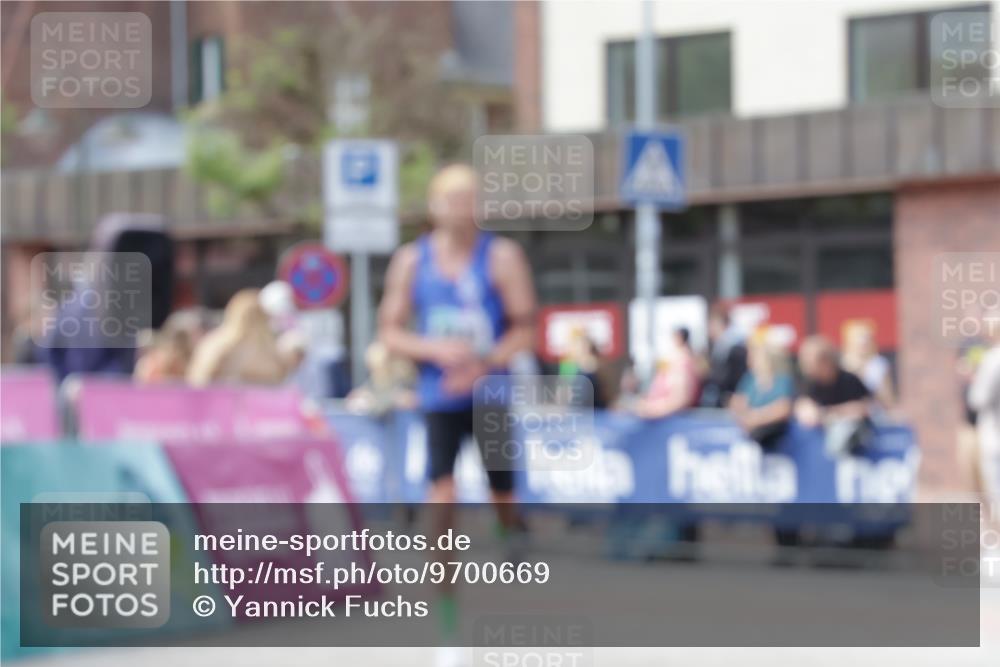 10.05.2026 - 8. Wedeler Halbmarathon Yannick Fuchs http://msf.ph/oto/9700669 10.05.2026 11:23:05 Ziel 251, 2235 meine-sportfotos.de