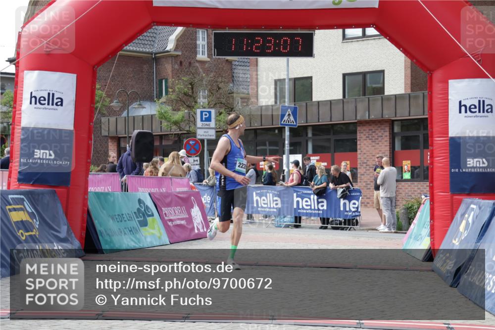 10.05.2026 - 8. Wedeler Halbmarathon Yannick Fuchs http://msf.ph/oto/9700672 10.05.2026 11:23:05 Ziel 251, 2235 meine-sportfotos.de