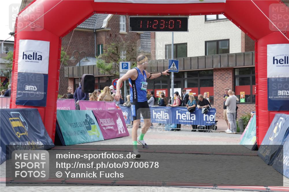 10.05.2026 - 8. Wedeler Halbmarathon Yannick Fuchs http://msf.ph/oto/9700678 10.05.2026 11:23:05 Ziel 251, 2235 meine-sportfotos.de